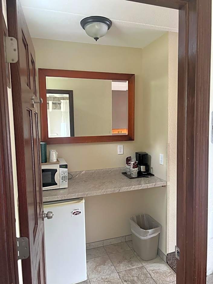 All Star Inn & Suites