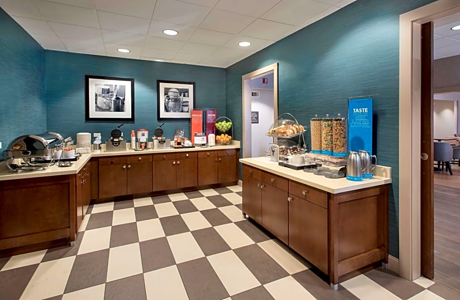 Hampton Inn By Hilton Boston-Logan Airport