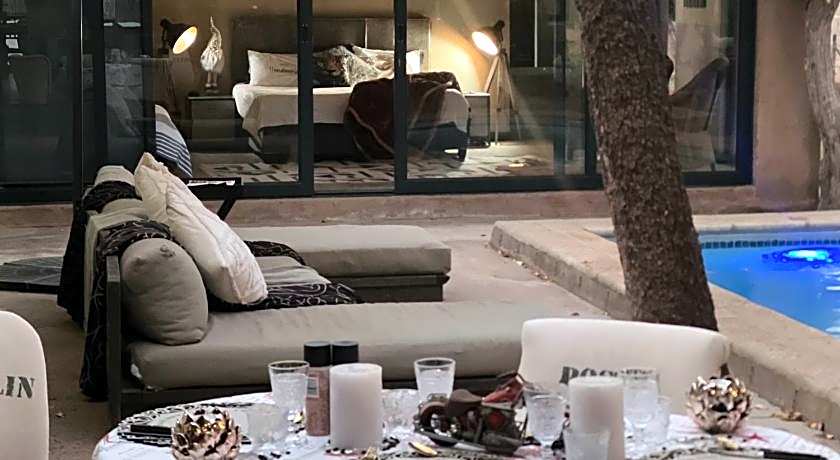 Simba Safaris African Pride Exotic Lodge