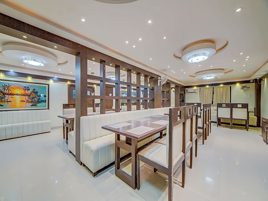 OYO Flagship 24397 9 Star Hotel