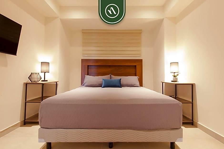 Cozy Apt with Private Terrace - Rooftop Pool