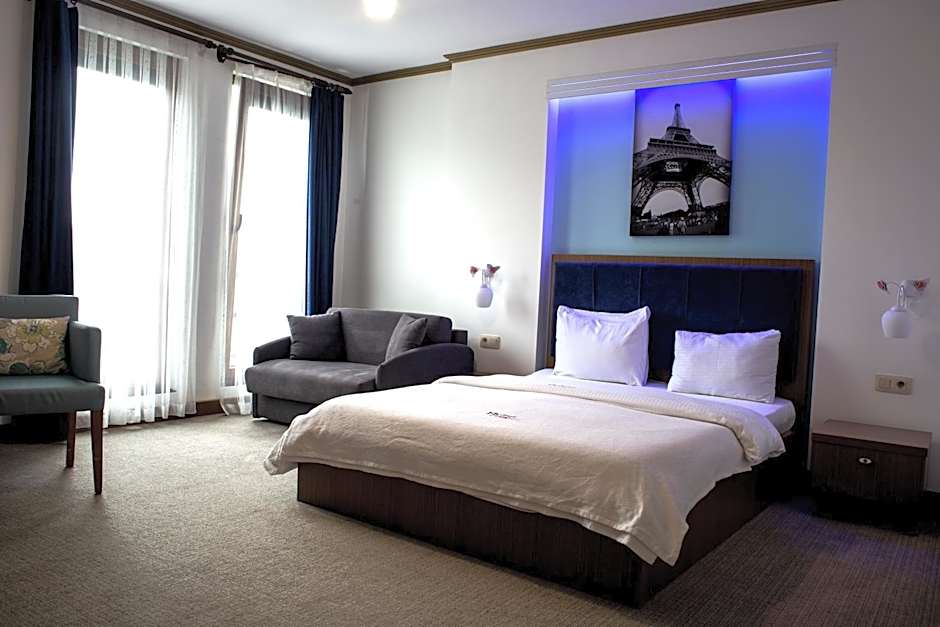 Fly inn Hotel Lounge & Nezzo Restaurant