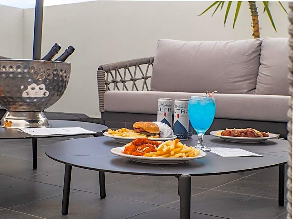 Hotel Mesaluna Short & Long Stay