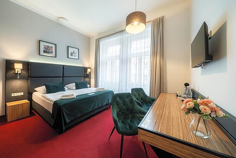 Hotel Noir