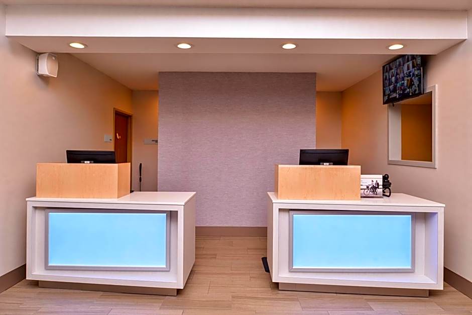 Holiday Inn Express & Suites Lacey  Olympia By IHG