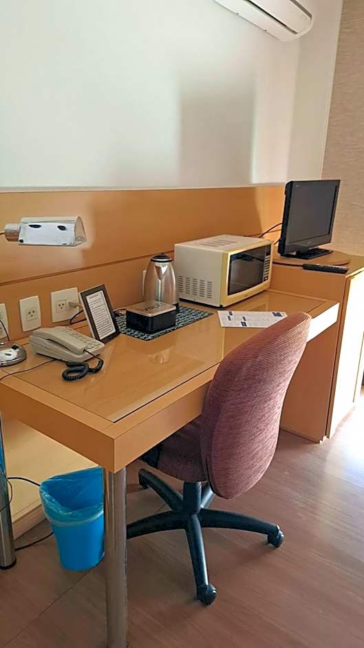 FLAT in HOTEL 4 ESTRELAS - CORAÇÃO DA FARIA LIMA - ÓTIMA LOCALIZAÇÃO, PISCINA E SAUNA