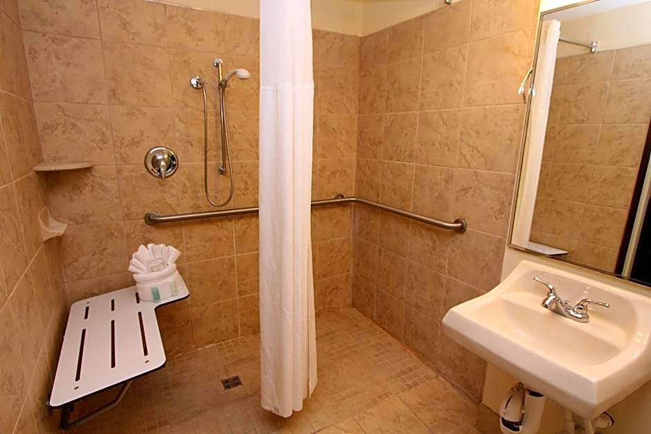 Black Bear Inn & Suites