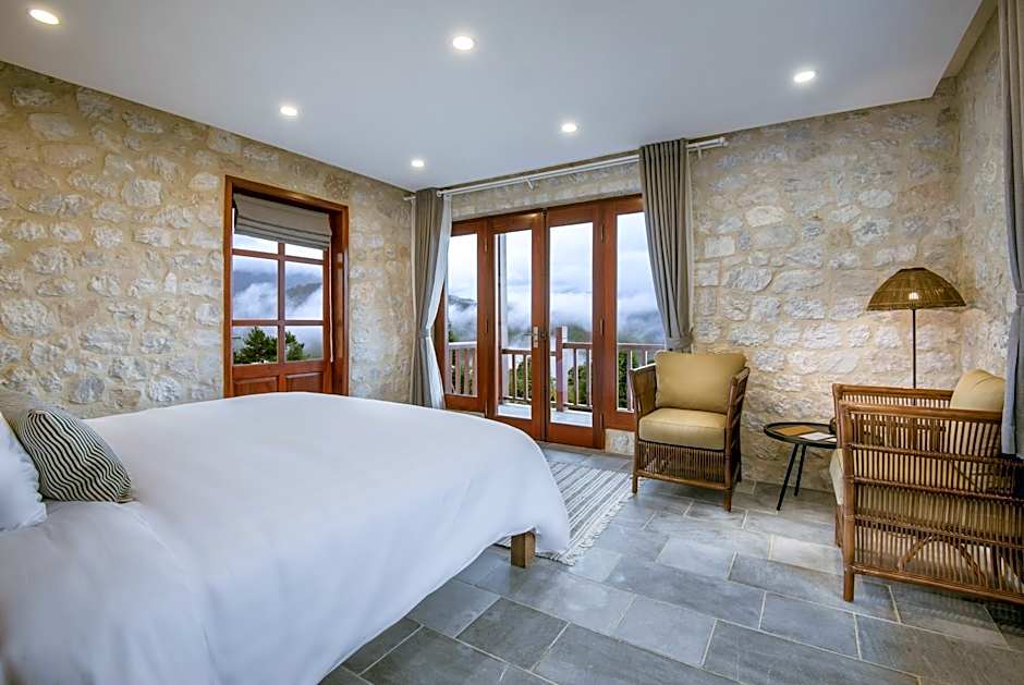 Photo 1 of 7 of Executive Premium