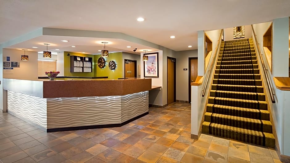 Best Western Plus Holland Inn & Suites