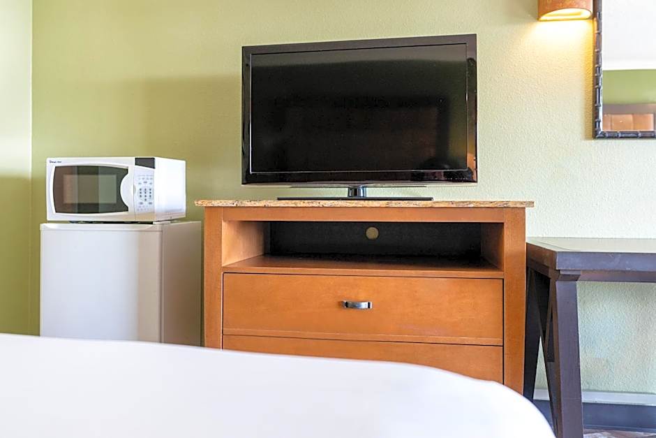 The Buena Park Hotel & Suites