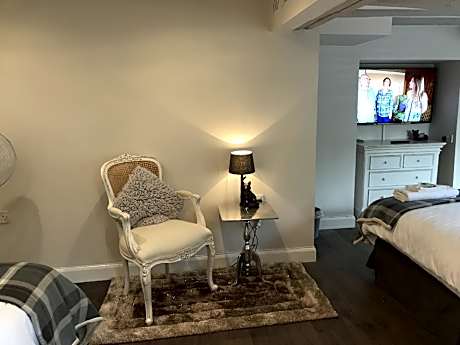 Grouse-Studio-Ensuite-Deluxe-Courtyard view