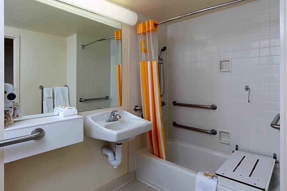 La Quinta Inn & Suites by Wyndham Garden City