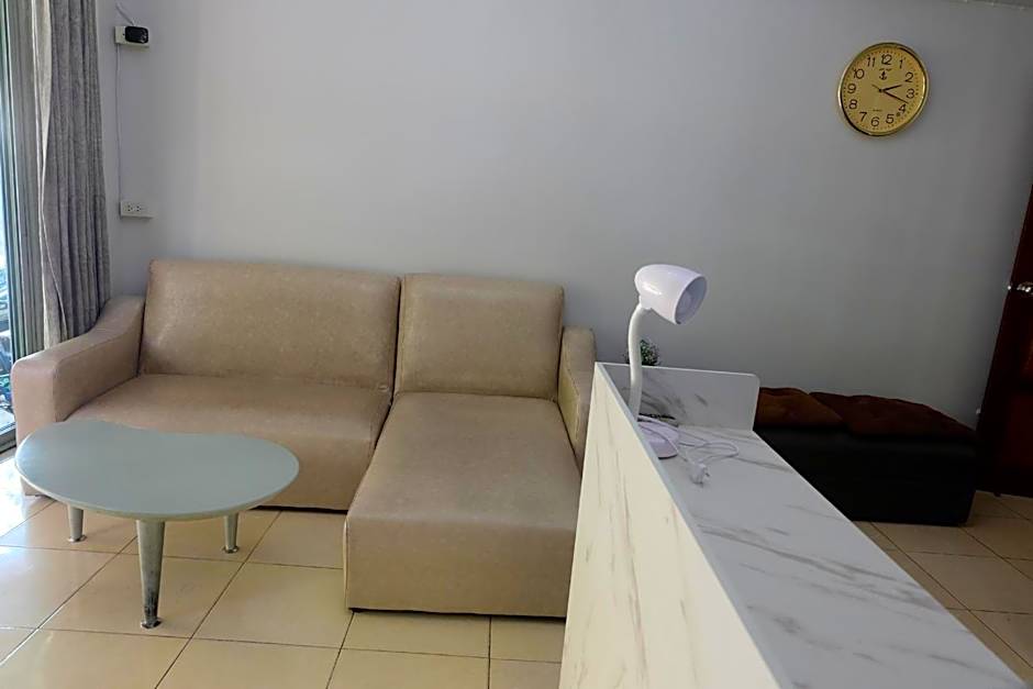 OYO 75429 '101 place navanakorm'