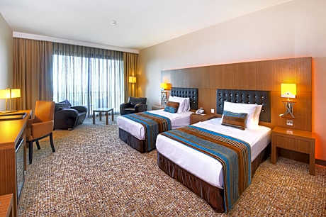 Korineum Golf & Beach Resort - Alojamientos en KYRENIA