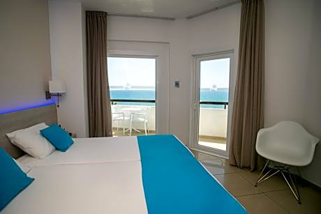 Double or Twin Room with Sea View