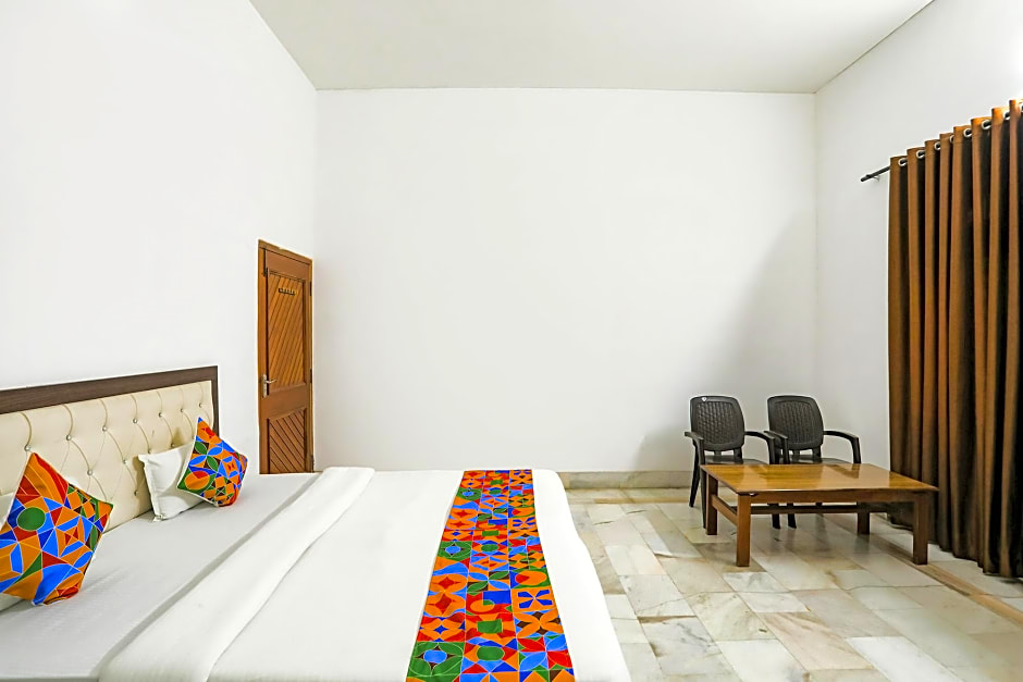 Via Prashansa Palace - Banaras Railway Station