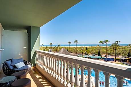 Deluxe One-Bedroom Apartment with Ocean View