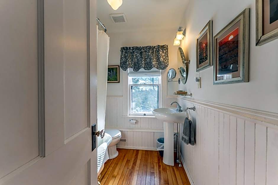 Dominion Hill Country Inn