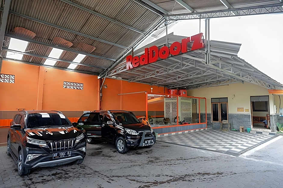 RedDoorz @ Jalan Parangtritis