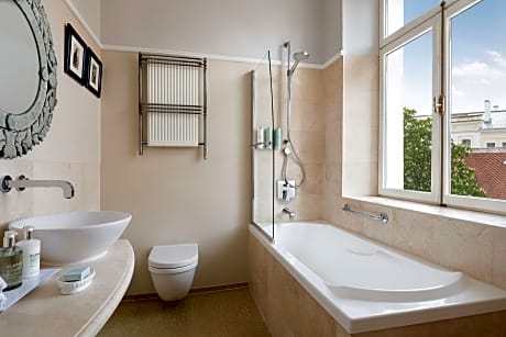 Superior Room, 1 King Bed, City View