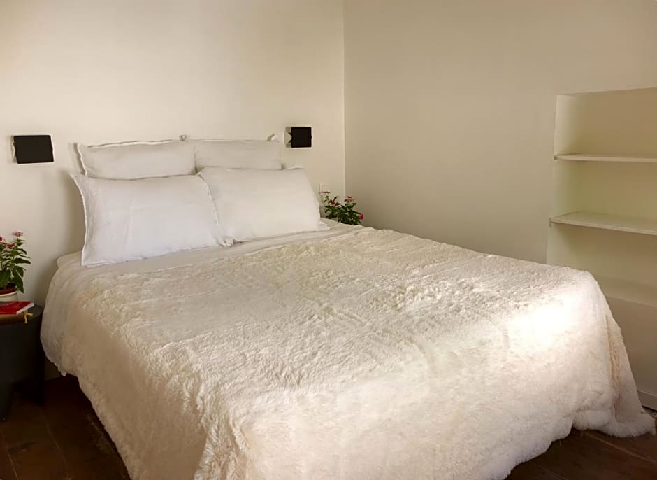 La Maison Jaune – Sete, FL