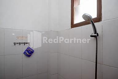 Guest House Pinarak 2 Syariah near GOR Satria Purwokerto Mitra RedDoorz