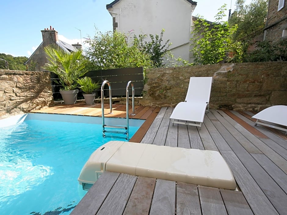 Luxurious Villa in Pont-Aven with Private Pool