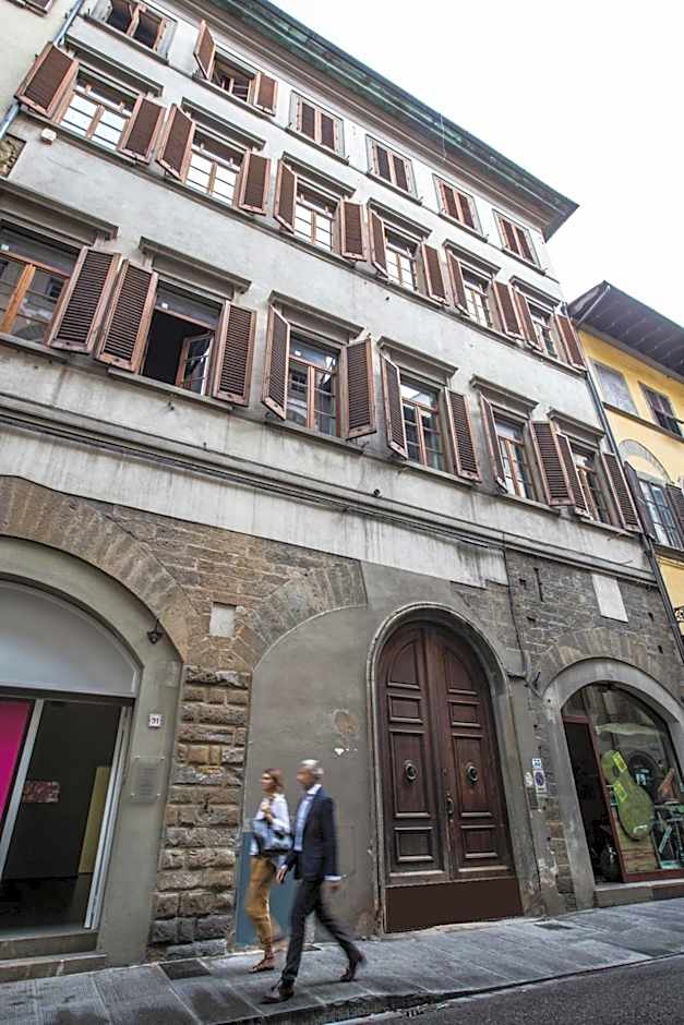 Soprarno Suites