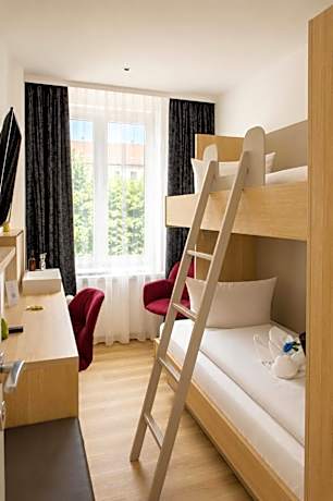 Double Room with Bunk Bed and Shared Bathroom