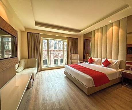 Deluxe King Room with 30% off on Food and Beverage