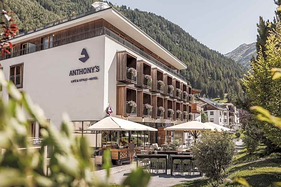 Anthony's Life & Style Hotel