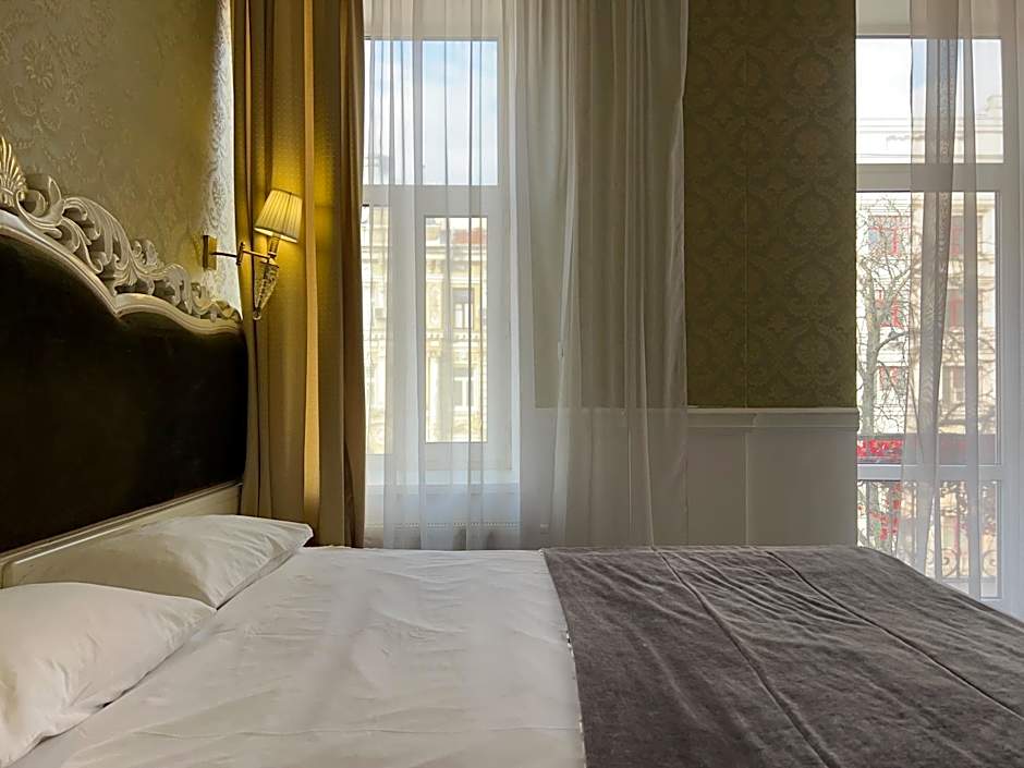 Royal Grand Hotel