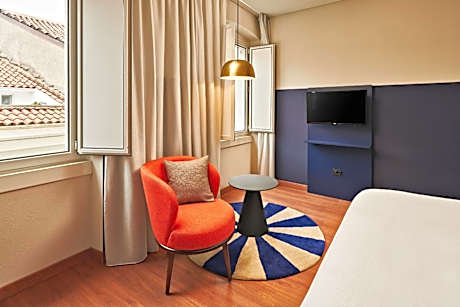 Two-Bedroom Apartment (3 Adults)