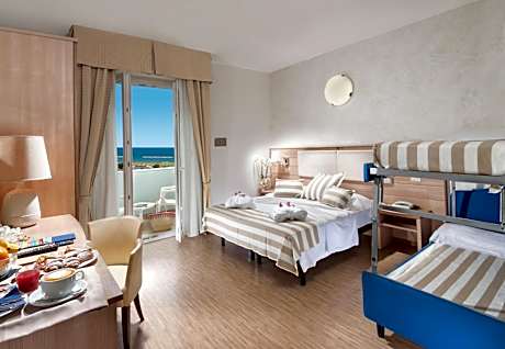 Quadruple Room with Sea View