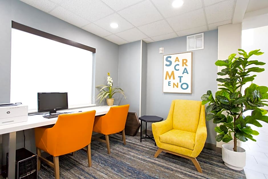 Holiday Inn Express & Suites Sacramento NE Cal Expo By IHG