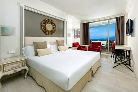 Twin Room with Frontal Sea View