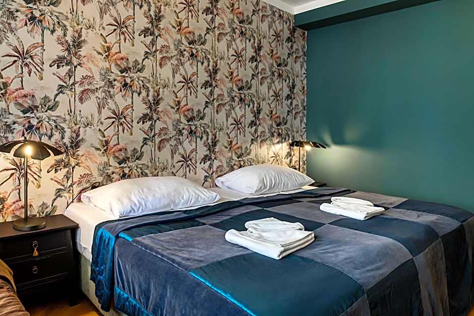 Louren - The Bridge Inn