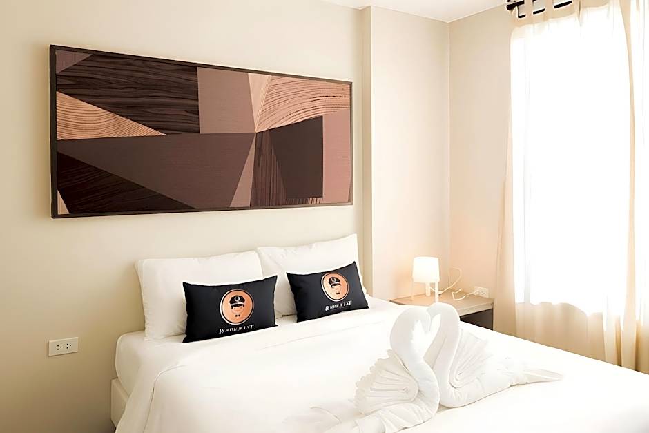 RQ Bangkok Sukhumvit 107 by Collection O