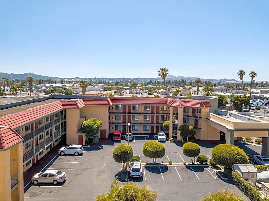 Rancho San Diego Inn & Suites