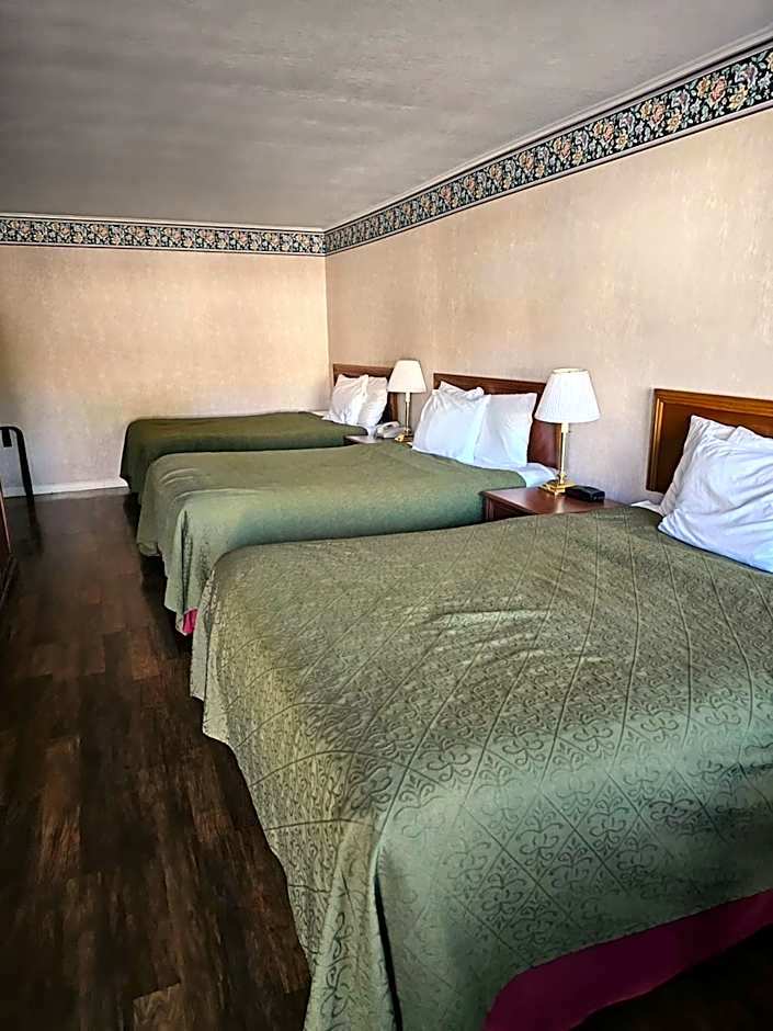 Travelodge by Wyndham Mackinaw City