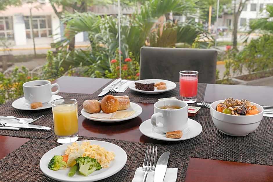 Wyndham Costa del Sol Pucallpa