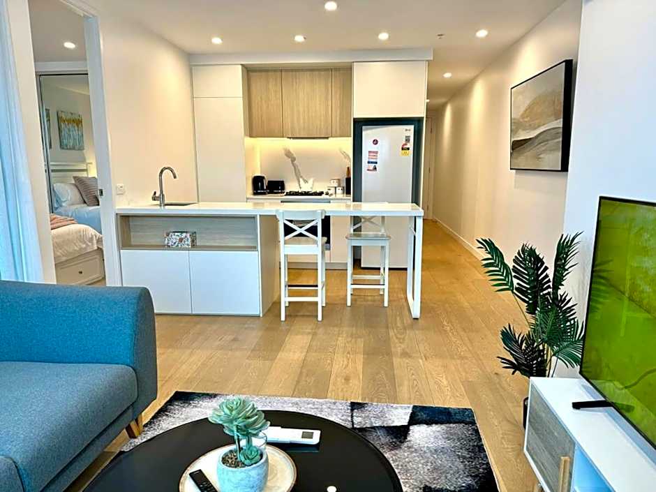 Chic 1BR Apt Urban Retreat Pool Parking Gym