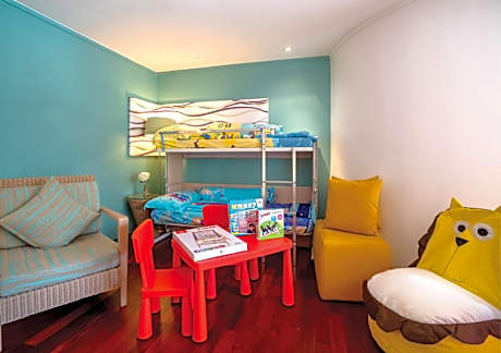 One-Bedroom Family Suite