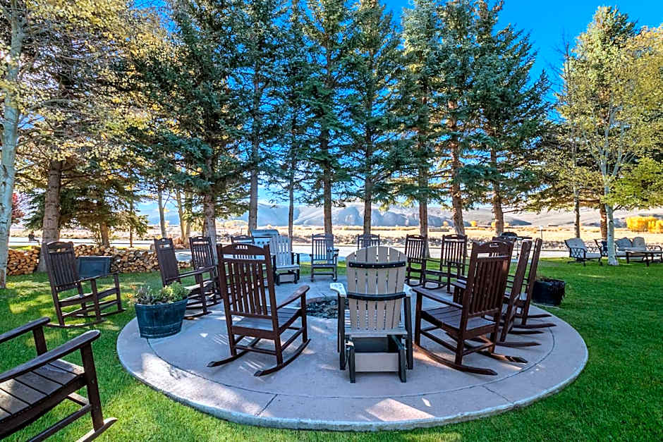 The Inn at Tomichi Village