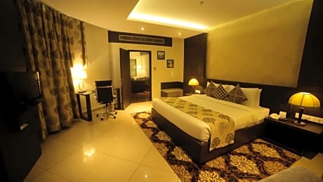 Deluxe Suite with 20% Discount on Food, Laundry and Spa