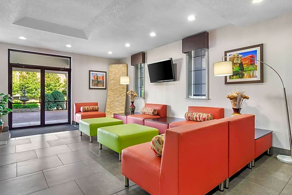 Quality Inn & Suites Greenville - Haywood Mall