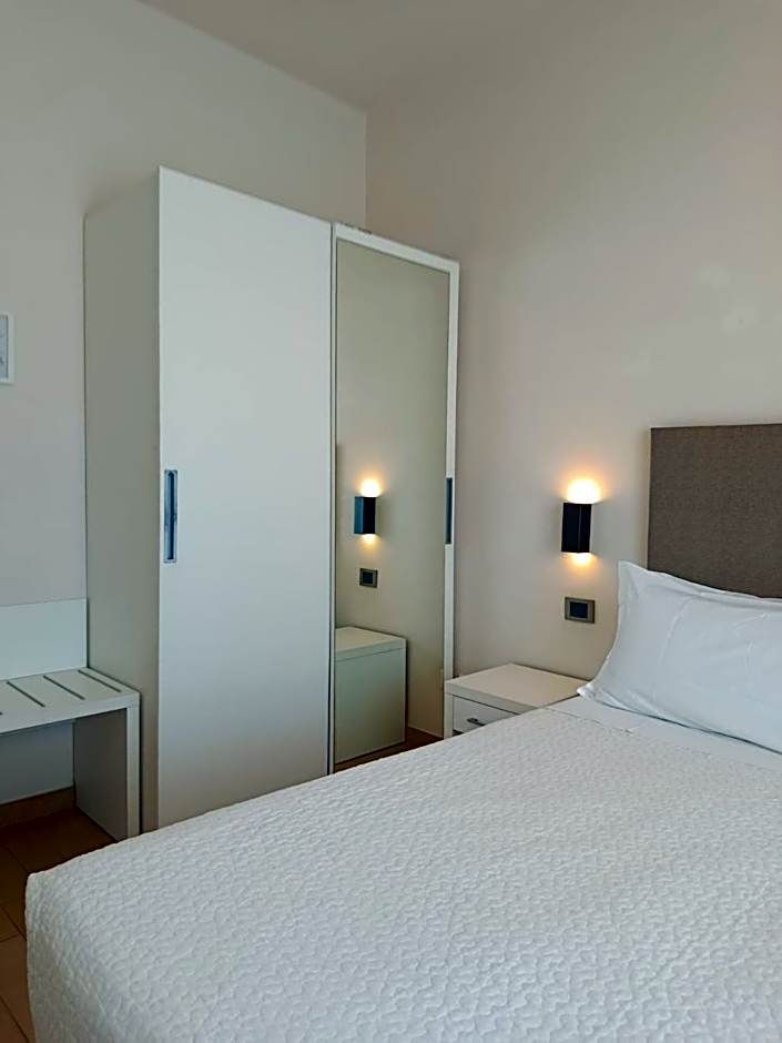 Hotel Soraya - Spiaggia Sawasdee with Beach, Restaurant & Parking