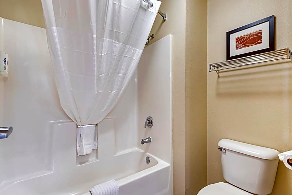 Comfort Inn & Suites East Moline near I-80