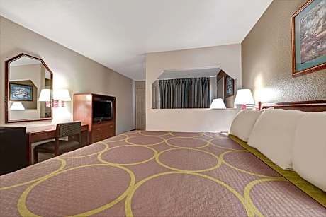2 Queen Beds, Smoking