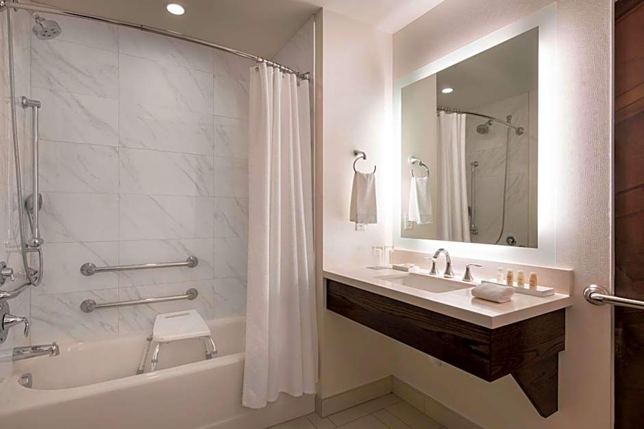 Renaissance by Marriott Denver Downtown City Center Hotel